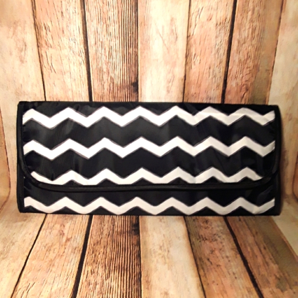 Thirty-one Black/White/Gray Flat Iron Thermal Pouch